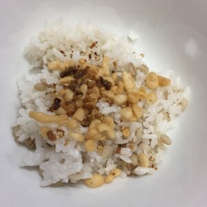 天かすごま油つゆかけご飯